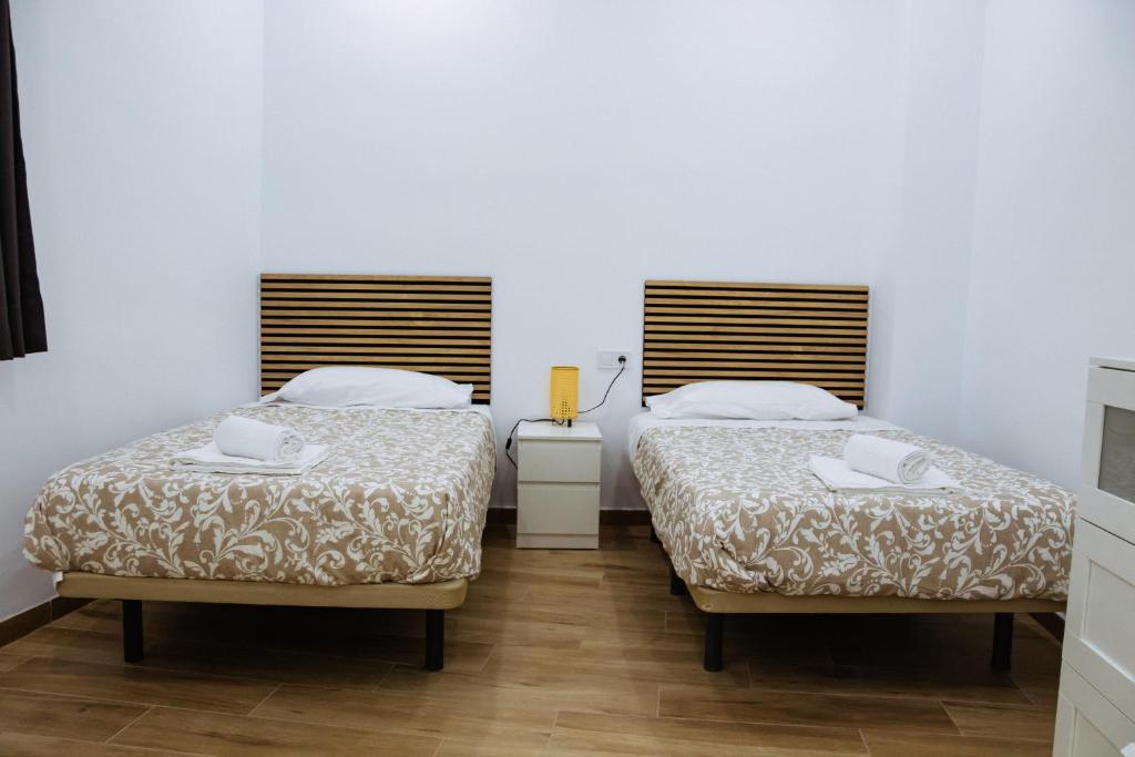 Triana Riverside - Standard Twin Room With Shared Bathroom