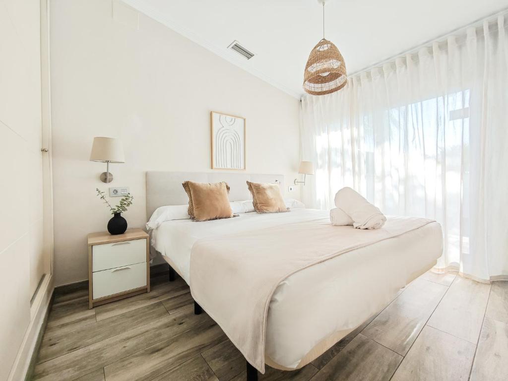 Postel nebo postele na pokoji v ubytování AZZ Sevilla Torre de la Plata Apartamentos