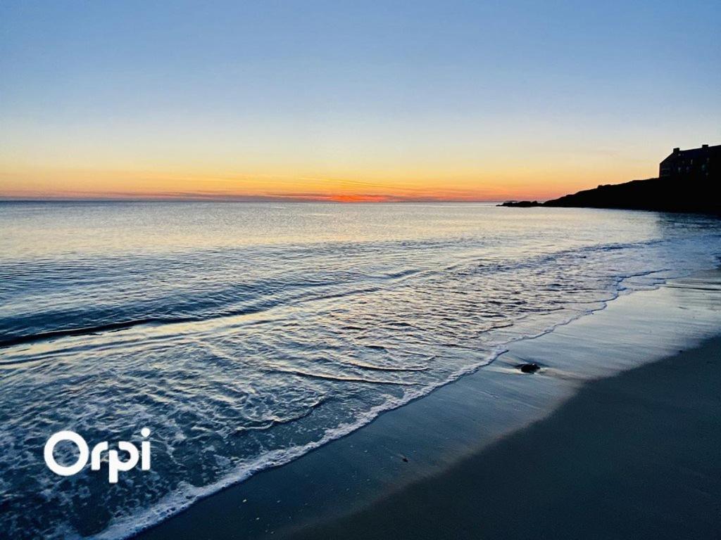 a view of the beach at sunset at REF 088 Appartement T2 vue port Crouesty proche commerces in Arzon