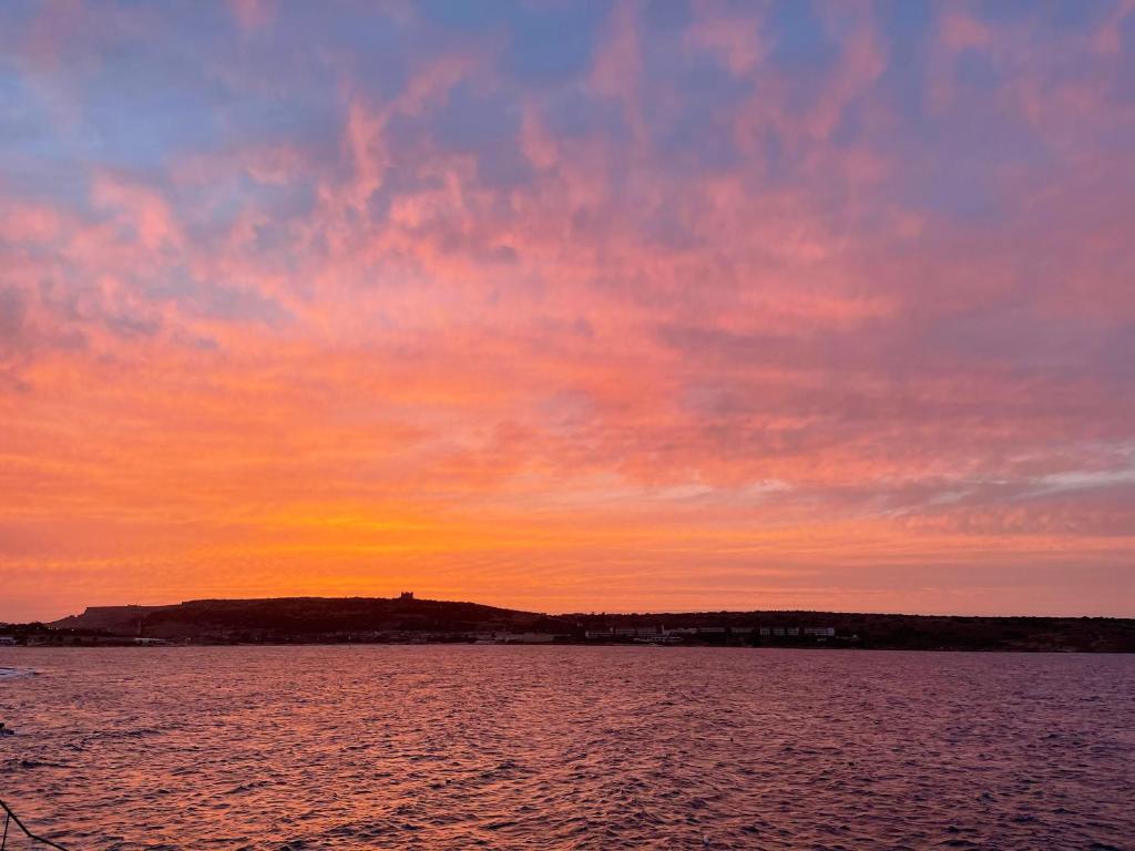Seafront apartment Terrace, lounger & Panoramic ocean views - 4