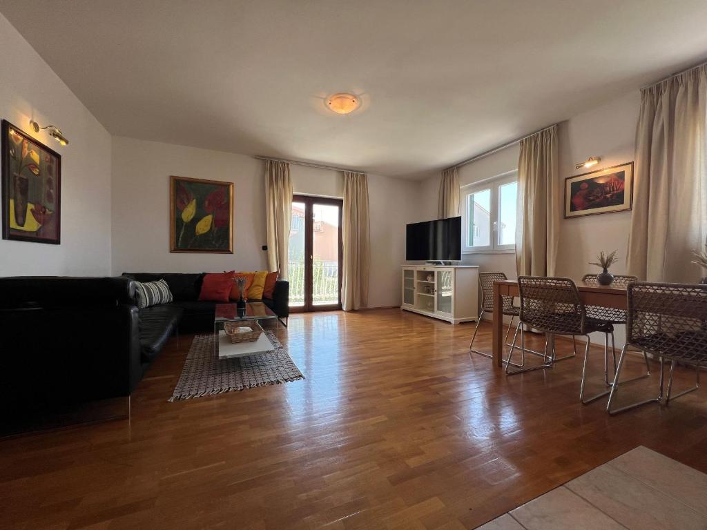 Televízia a/alebo spoločenská miestnosť v ubytovaní Apartment BEPPO
