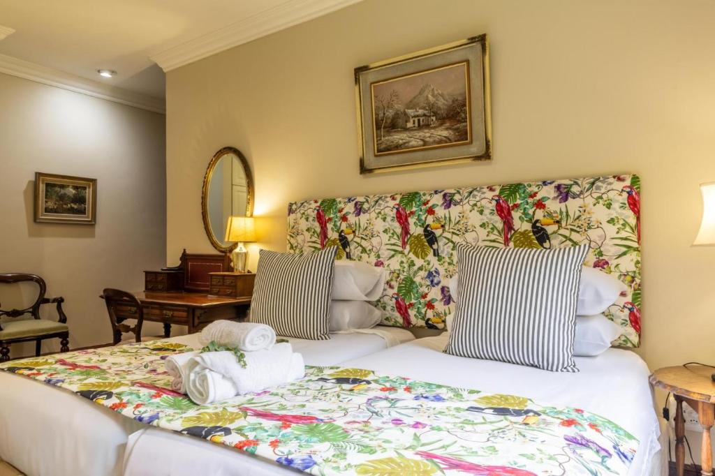 Postel nebo postele na pokoji v ubytování Selborne Golf Estate Villa P1 by First Private Stays