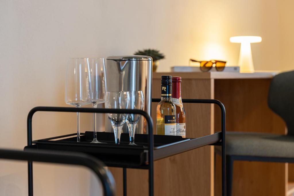 Příslušenství pro přípravu čaje a kávy v ubytování Boutique Hotel grüner Zweig