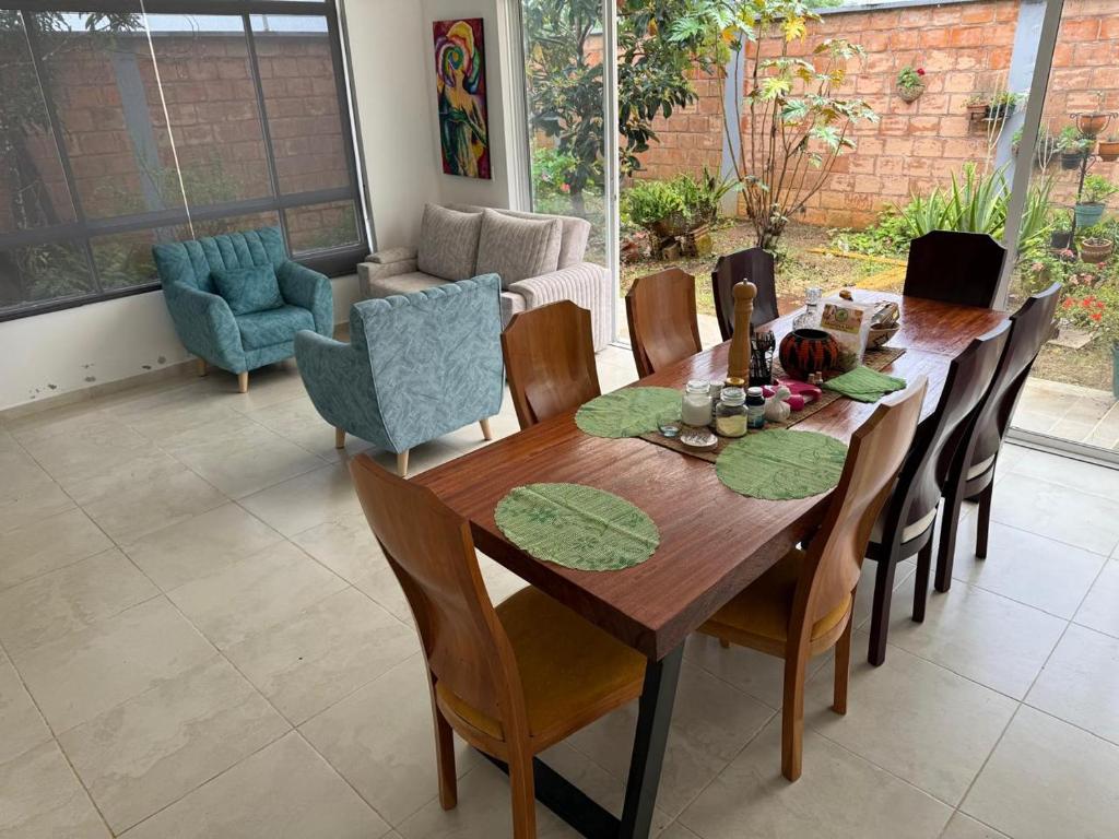 Istumisnurk majutusasutuses Casa tranquila con jardín en Mocoa
