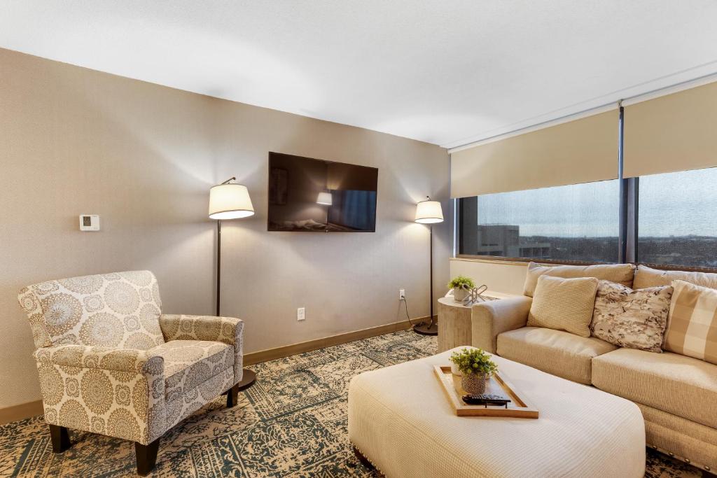 Posezení v ubytování Four Points by Sheraton Boston Newton
