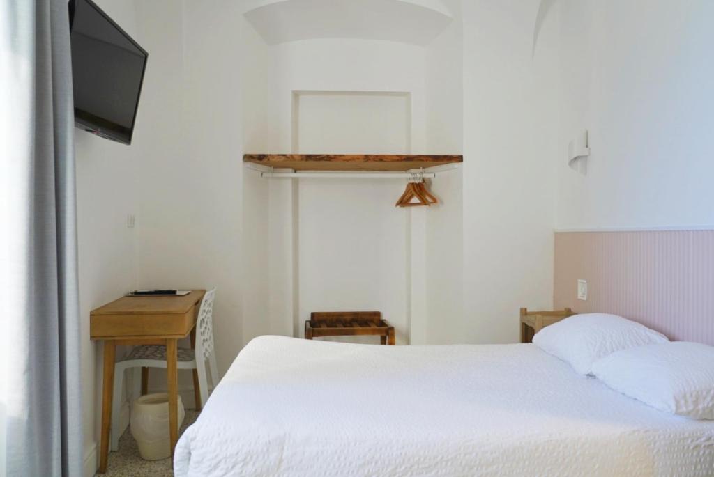 Postel nebo postele na pokoji v ubytování Sud Hôtel Restaurant