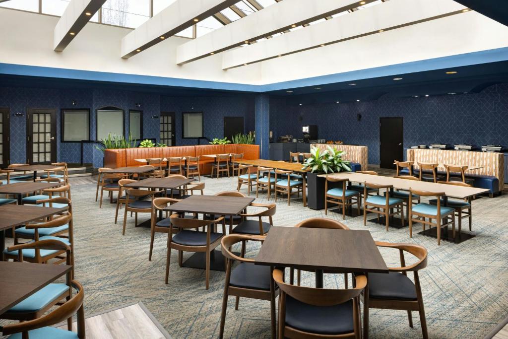 Restaurace v ubytování Four Points by Sheraton Edmonton South