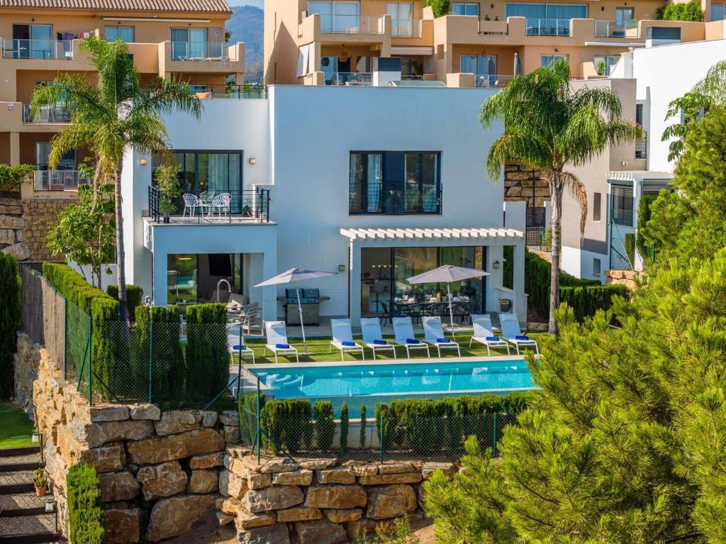 Golf-Front Villa Private Pool Sleeps 8