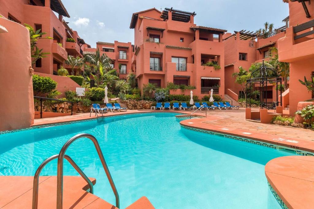 Elviria Beachfront , 3 Pools, Free parking gym