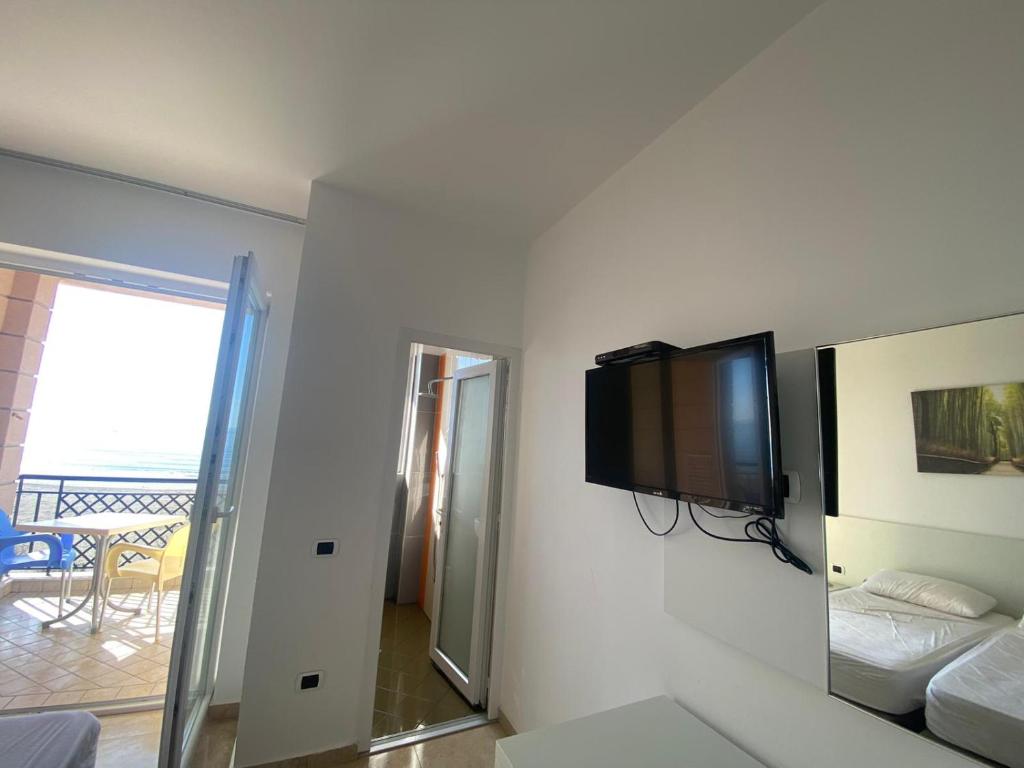 TV a/nebo společenská místnost v ubytování Hotel Brilant