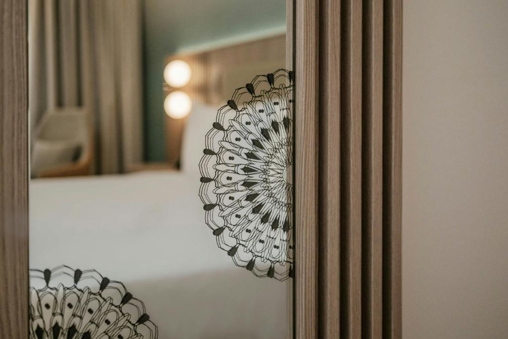 Postel nebo postele na pokoji v ubytování Courtyard by Marriott Sliema