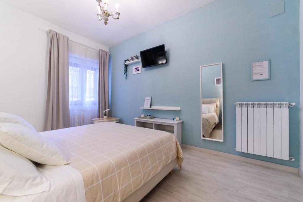 A bed or beds in a room at Gli Archi dei Diavoli