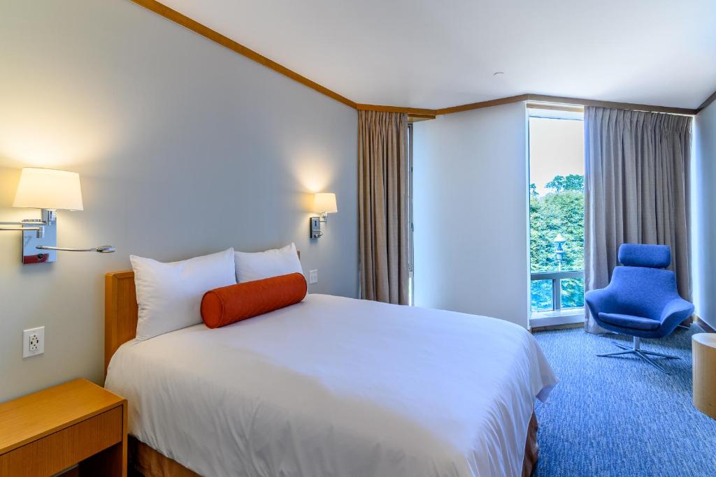Windrose on Hudson - Standard Queen Room