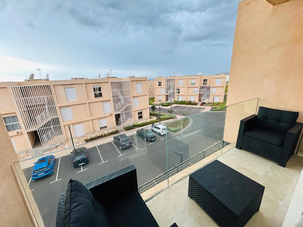 Posezení v ubytování Azure Nest - Sea View Duplex with Golf and Pool Access in Taghazout Bay