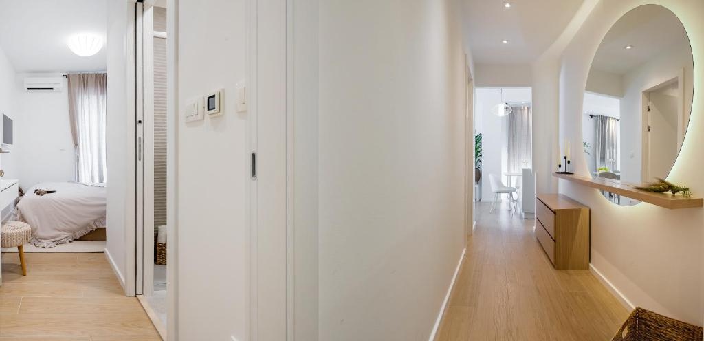 Posedenie v ubytovaní The Pleasurist - apartment with PRIVATE heated pool and terrace
