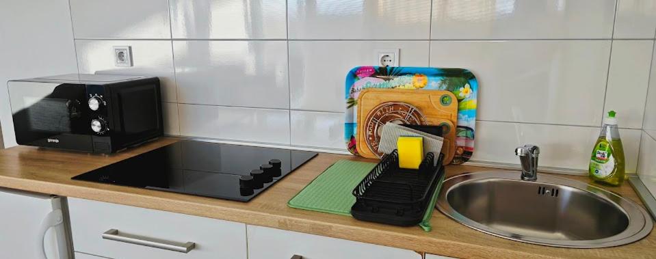 Cozy Old Town Apartment - 14