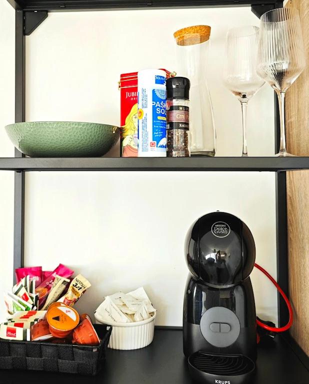 Cozy Old Town Apartment - 16