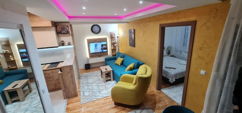 TV a/nebo společenská místnost v ubytování Apartman Dunja i Petar