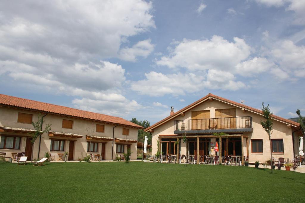 Το κτήριο όπου στεγάζεται  the country house