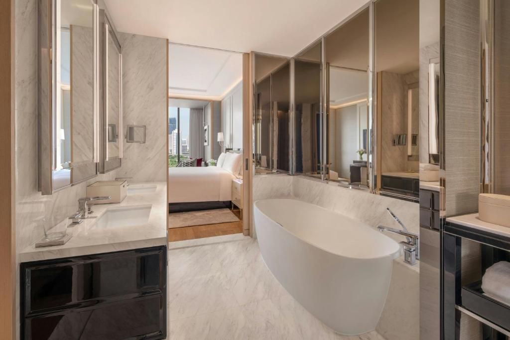 The Ritz-Carlton, Bangkok - 6