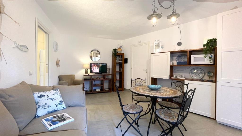 A kitchen or kitchenette at Deluxe Apartments in Porto Rotondo