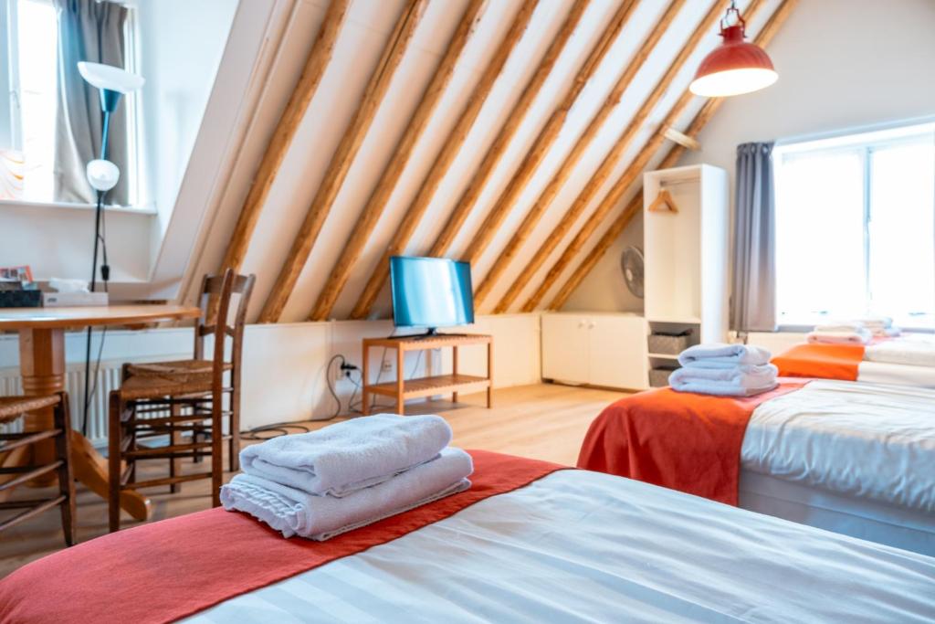 Postel nebo postele na pokoji v ubytování Hotel - Cafe De Harmonie