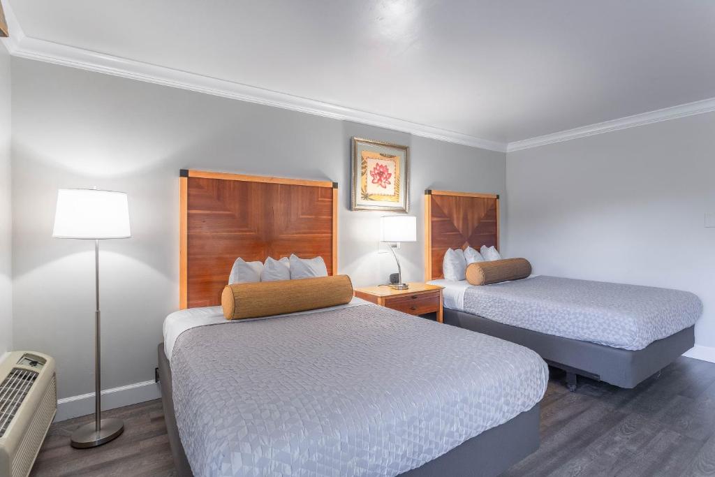 Postel nebo postele na pokoji v ubytování Aloha Inn