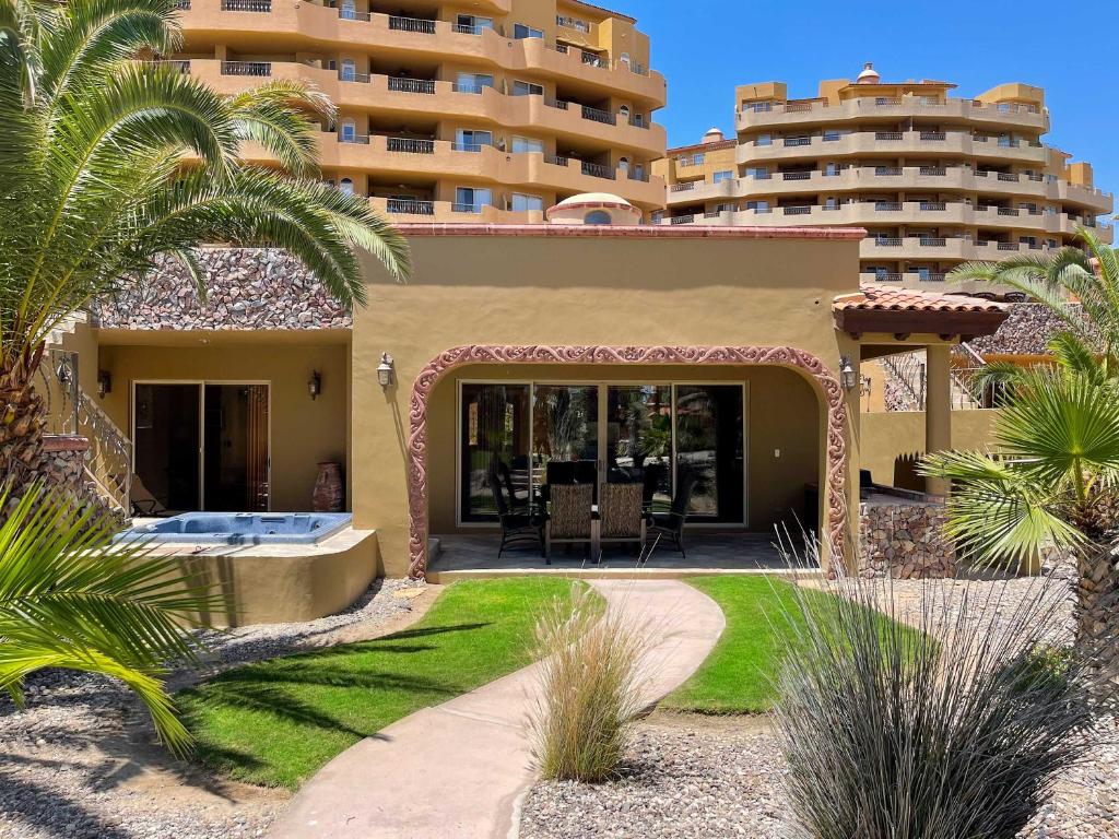 3BR Villa at the Iconic Sandy beach Area #12