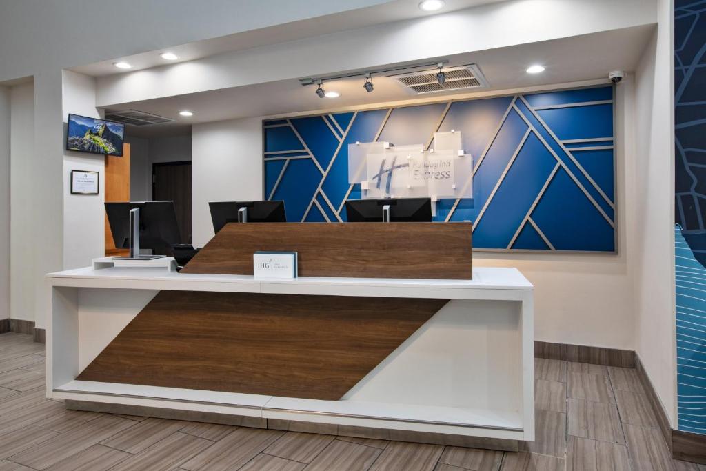 Vstupní hala nebo recepce v ubytování Holiday Inn Express Flagstaff by IHG