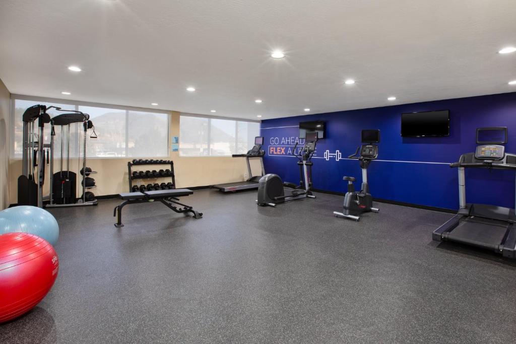 Fitness centrum a/nebo fitness zařízení v ubytování Holiday Inn Express Flagstaff by IHG