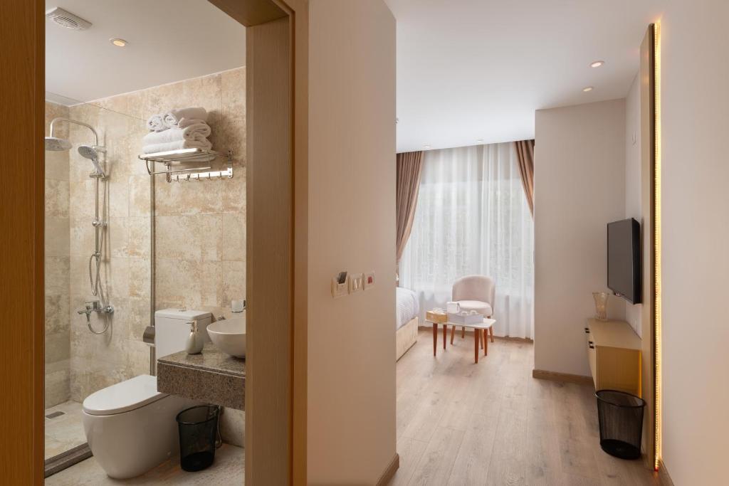 Koupelna v ubytování Elegance Grand City Hotel