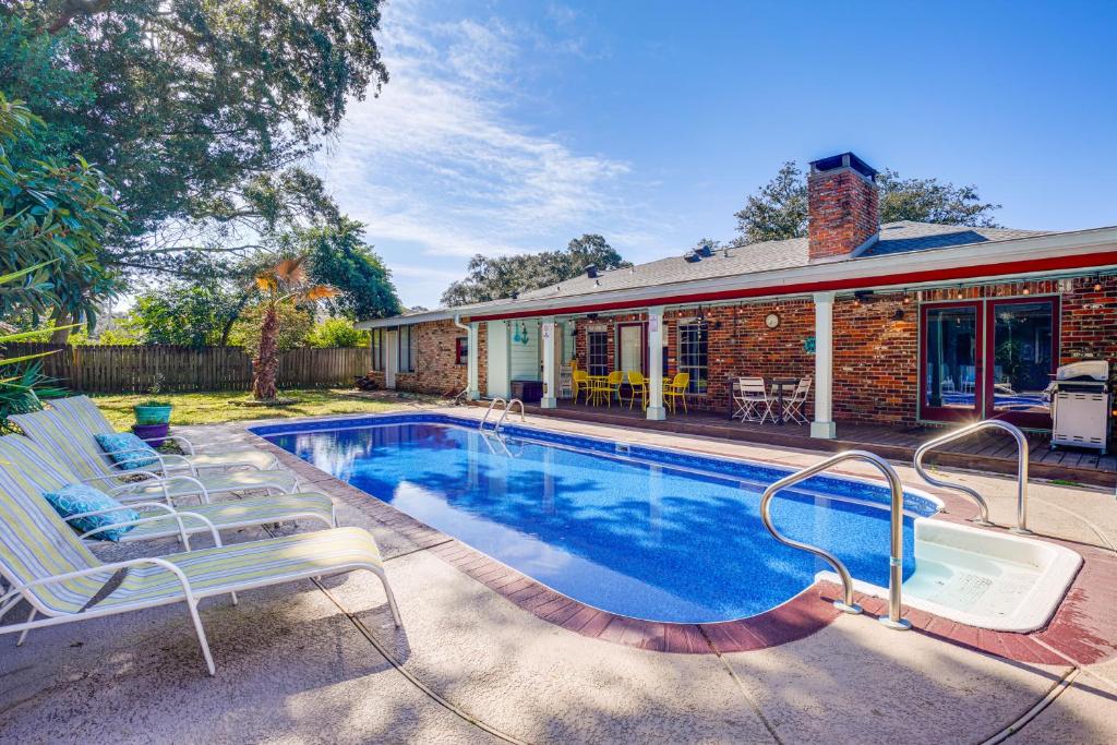 a swimming pool in front of a house at 2 Mi to Gulfport Beaches Poolside Paradise! in Gulfport