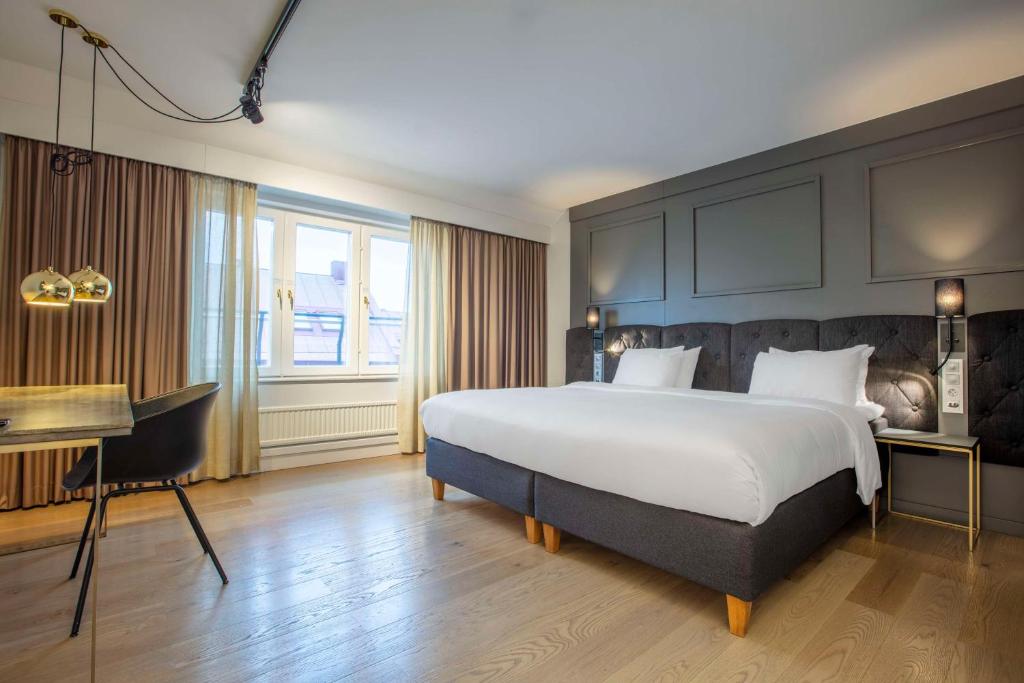 
Junior Suite- min 25 years of age acceptable 
