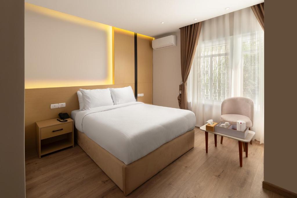 Postel nebo postele na pokoji v ubytování Elegance Grand City Hotel