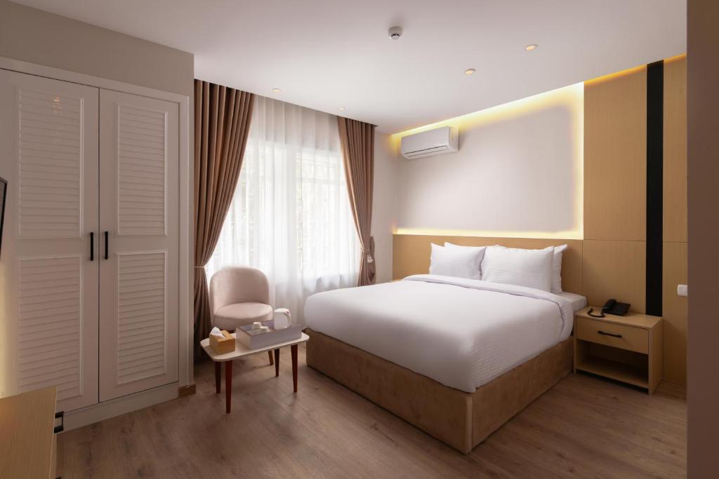 Postel nebo postele na pokoji v ubytování Elegance Grand City Hotel