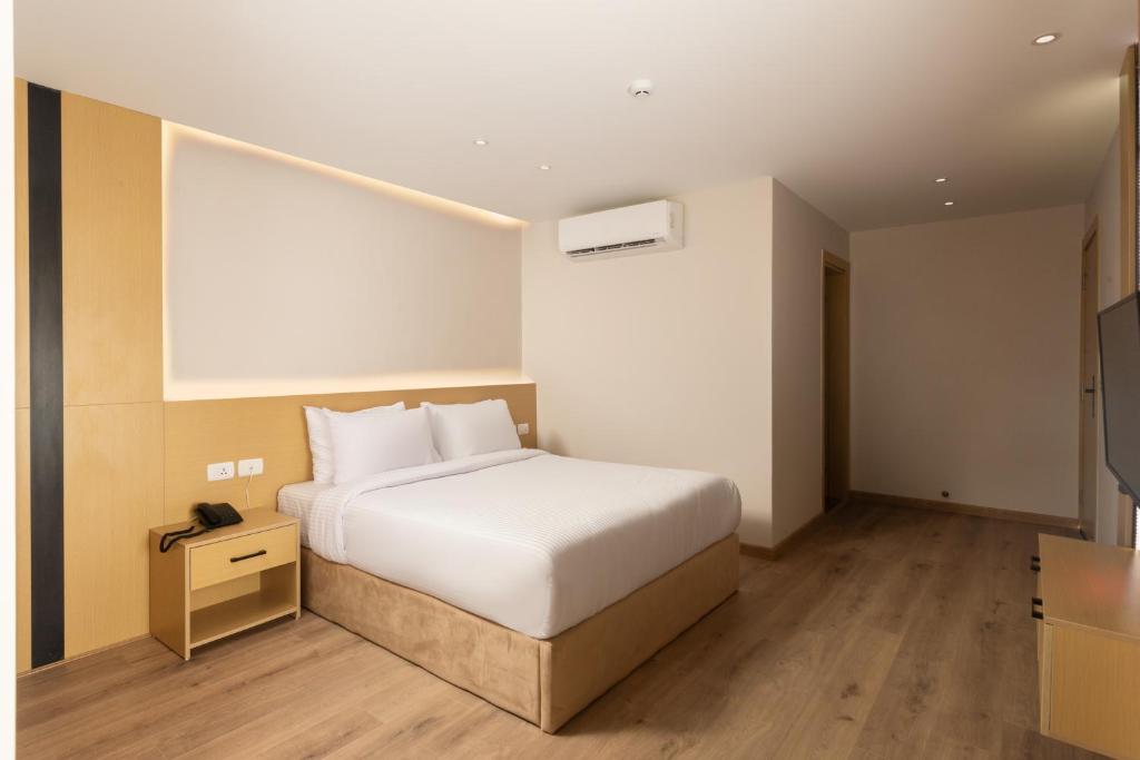 Postel nebo postele na pokoji v ubytování Elegance Grand City Hotel