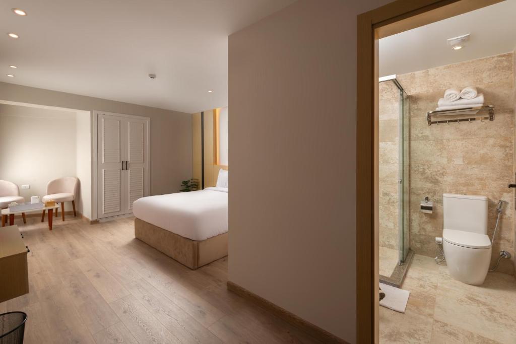Koupelna v ubytování Elegance Grand City Hotel