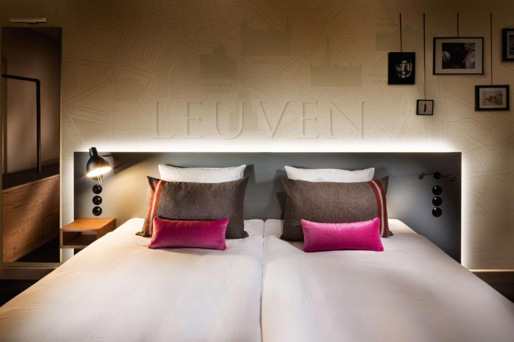 Postel nebo postele na pokoji v ubytování pentahotel Leuven