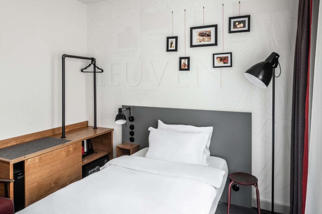Postel nebo postele na pokoji v ubytování pentahotel Leuven