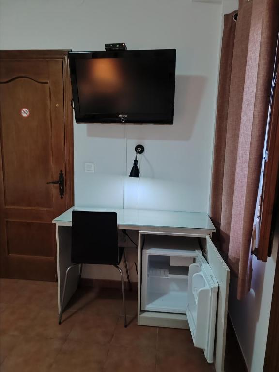 TV a/nebo společenská místnost v ubytování Pensión y apartamentos El Taxi
