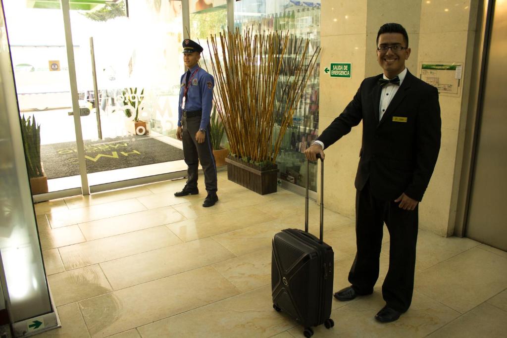 Členové personálu v ubytování Hotel macao colombia
