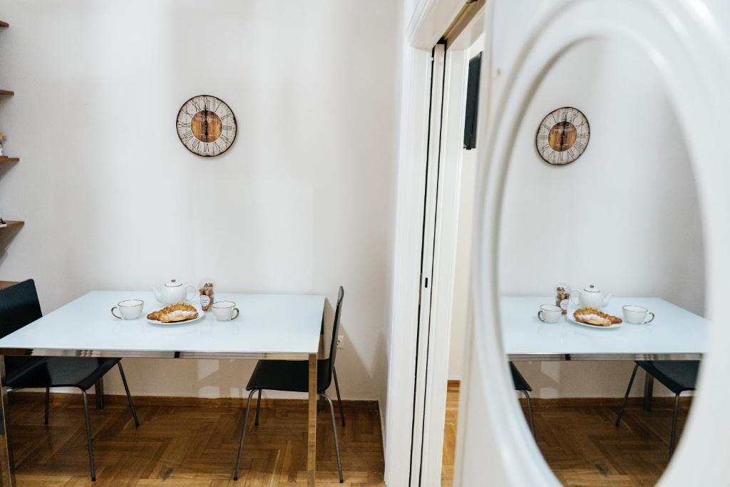 Posedenie v ubytovaní luxury apartment center athens (wifi)