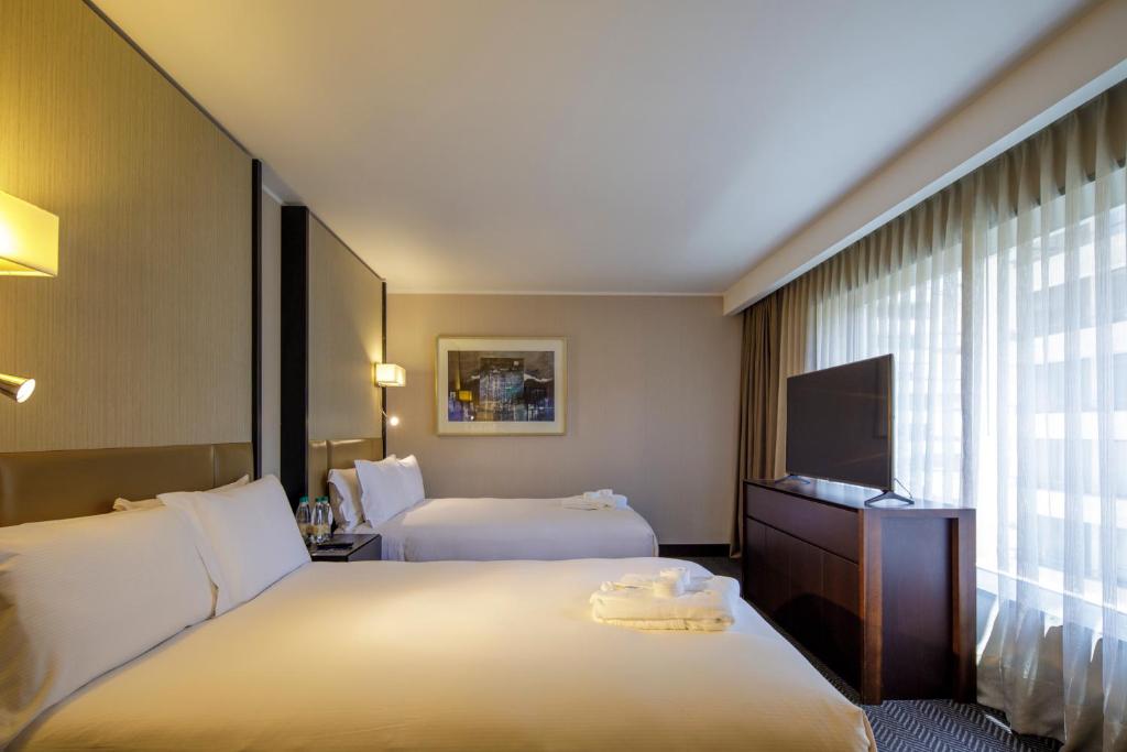 TV a/nebo společenská místnost v ubytování DoubleTree by Hilton Santiago - Vitacura