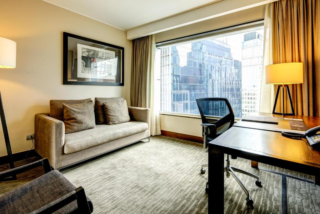 Posezení v ubytování DoubleTree by Hilton Santiago - Vitacura