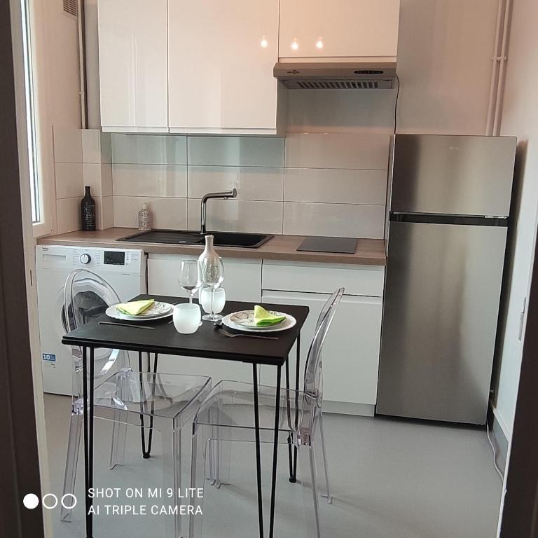 Photo de la galerie de l'établissement APPARTEMENT T1 Lumineux & Charmant Avec Balcon, à Vichy