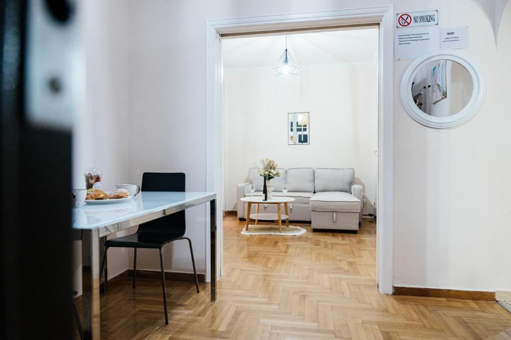 Posedenie v ubytovaní luxury apartment center athens (wifi)