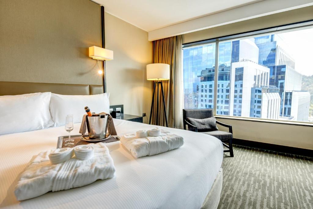 Postel nebo postele na pokoji v ubytování DoubleTree by Hilton Santiago - Vitacura