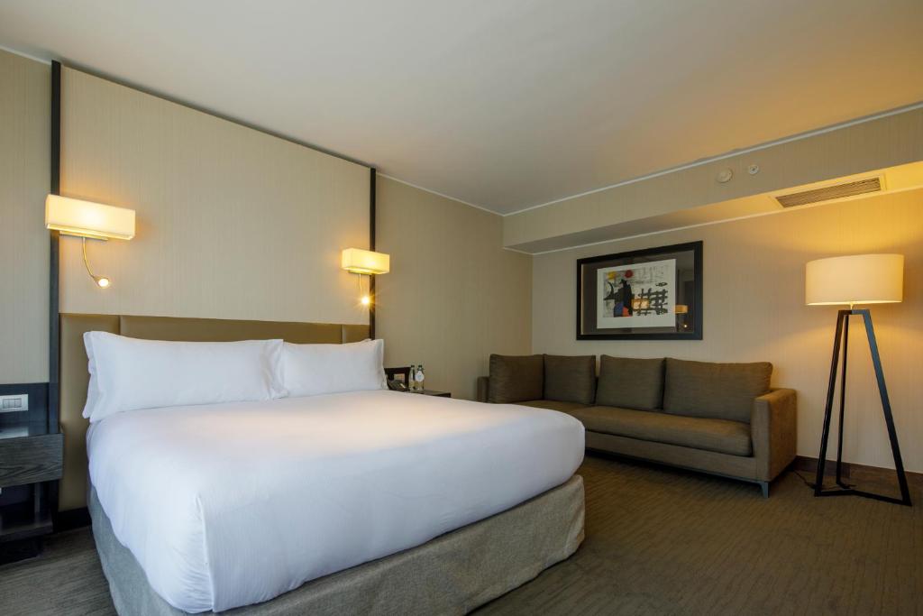 Postel nebo postele na pokoji v ubytování DoubleTree by Hilton Santiago - Vitacura
