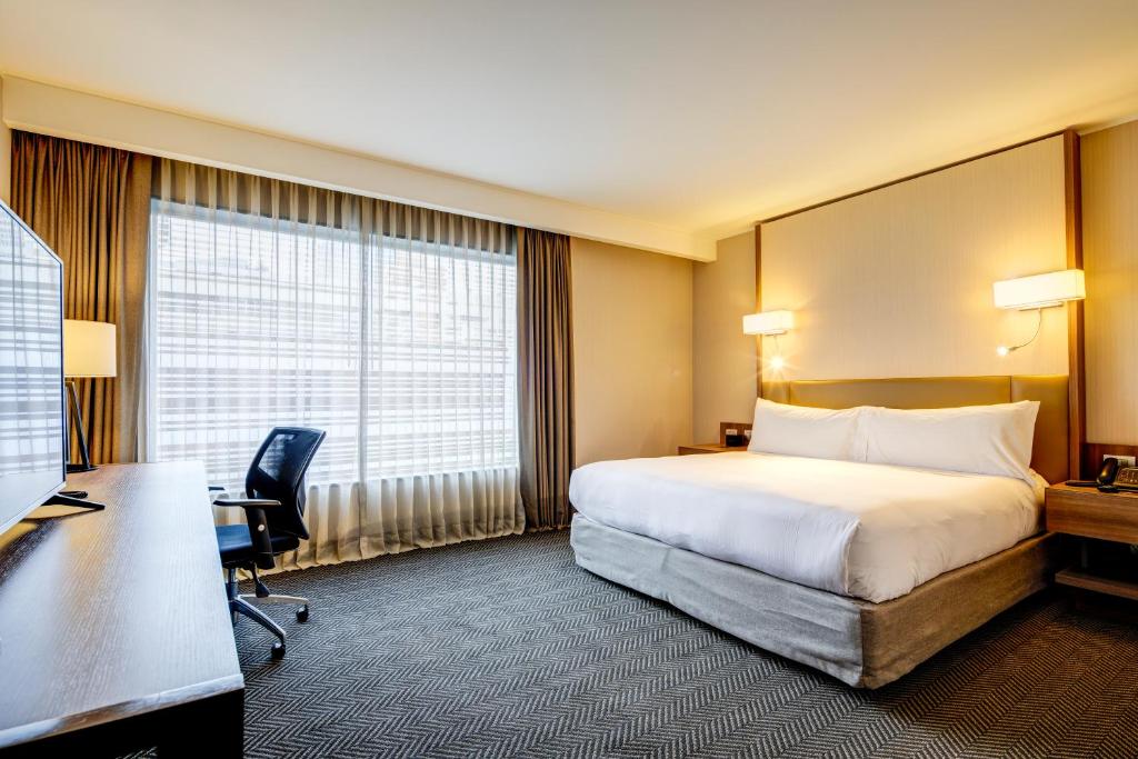 Postel nebo postele na pokoji v ubytování DoubleTree by Hilton Santiago - Vitacura