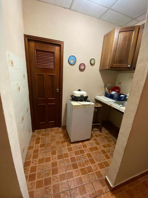 Kuchyň nebo kuchyňský kout v ubytování Hostal Beiro